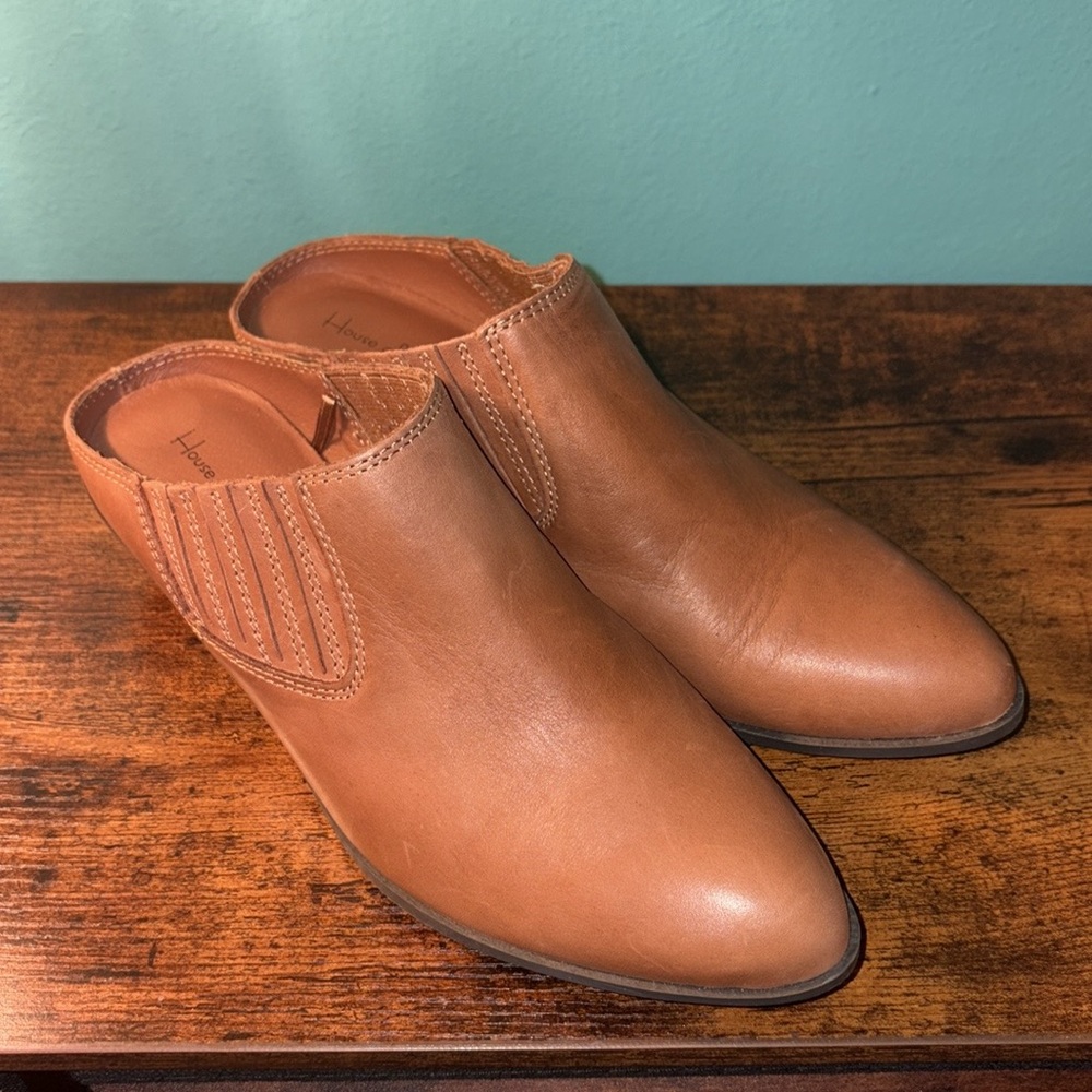 House of Harlow 1960 Tan Leather Mules/Clogs size 8.5